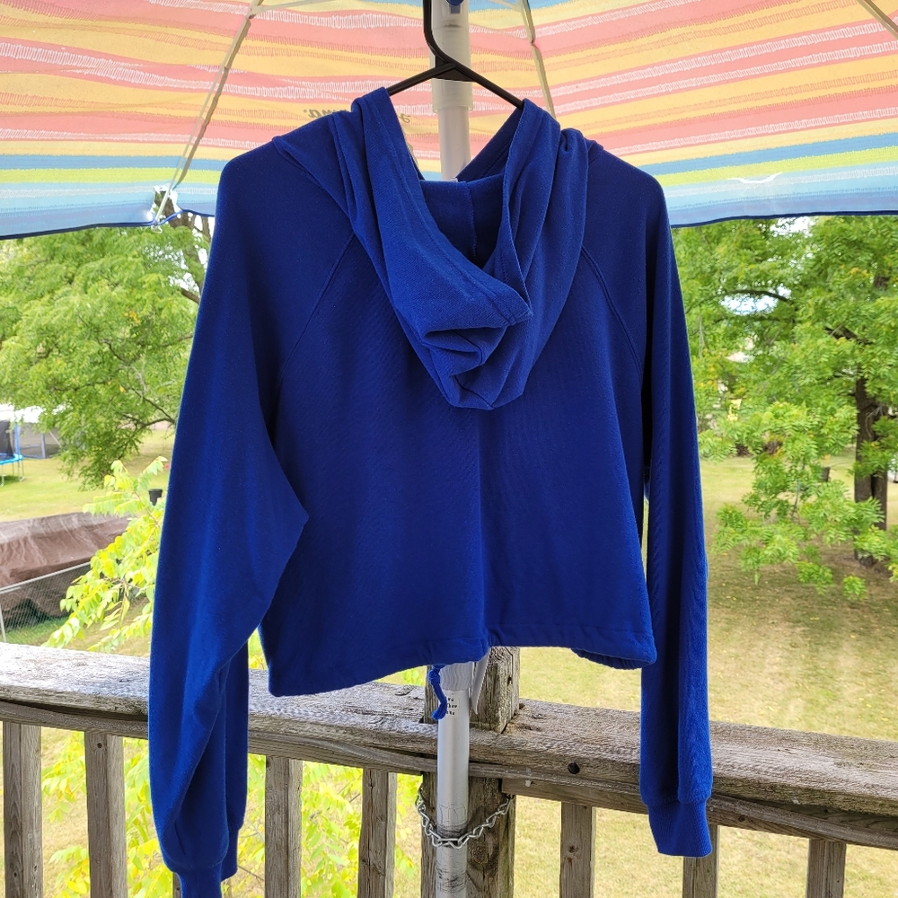 âDivided Crop Sweaterâ - Picture 3 of 4